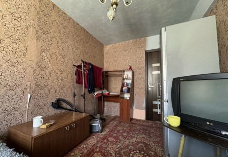 Красноярский край, г. Ачинск, ул.Дружбы Народов, дом 7, ком 67. Комната 11 м² в 3-к., 2/5 эт.